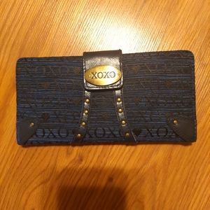XOXO LIKE NEW WOMAN'S WALLET